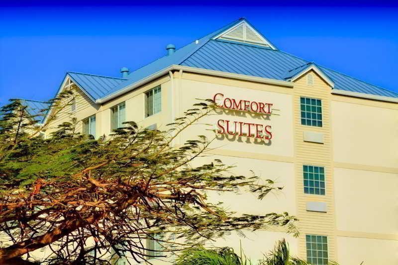 Comfort Suites Seven Mile Beach hotel