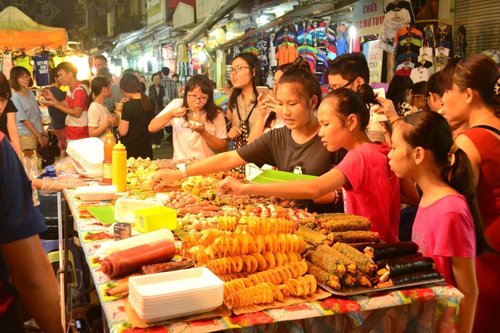 Things to do in Hanoi - Shopping